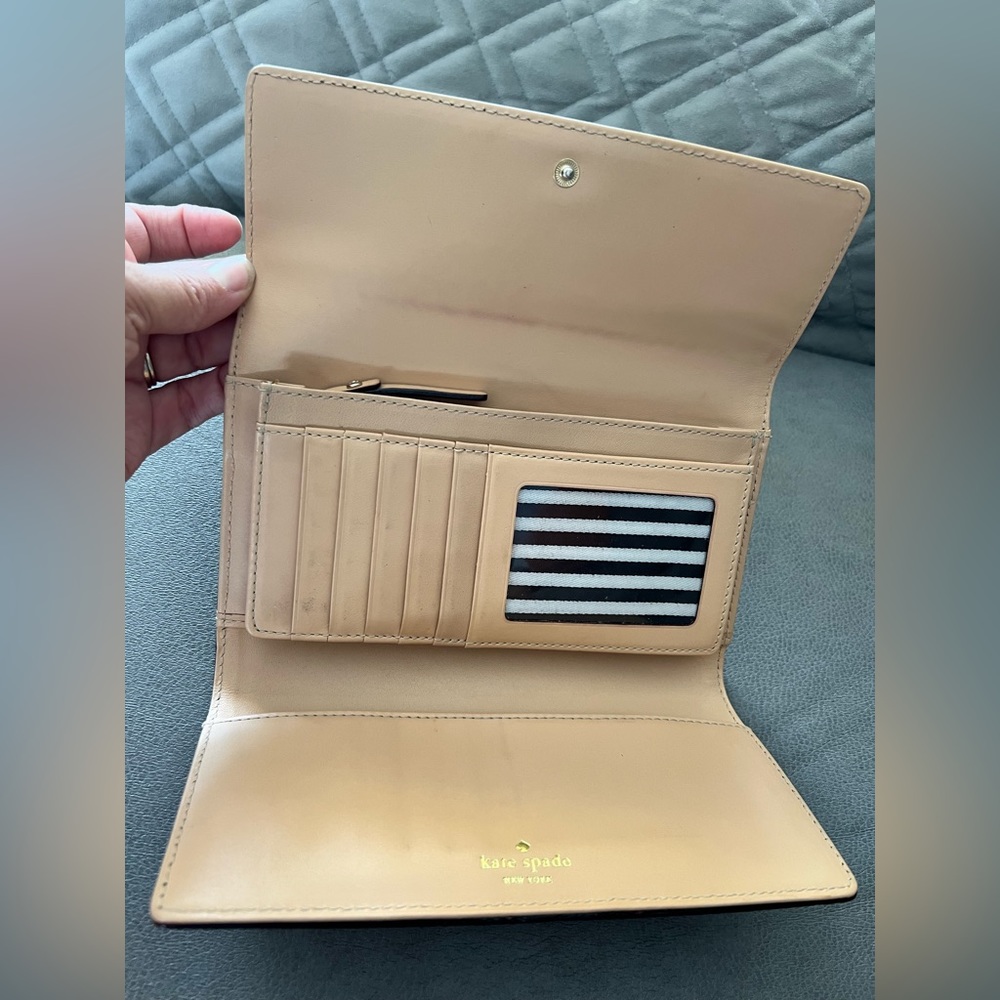 Kate Spade Wallet - Picture 4 of 4